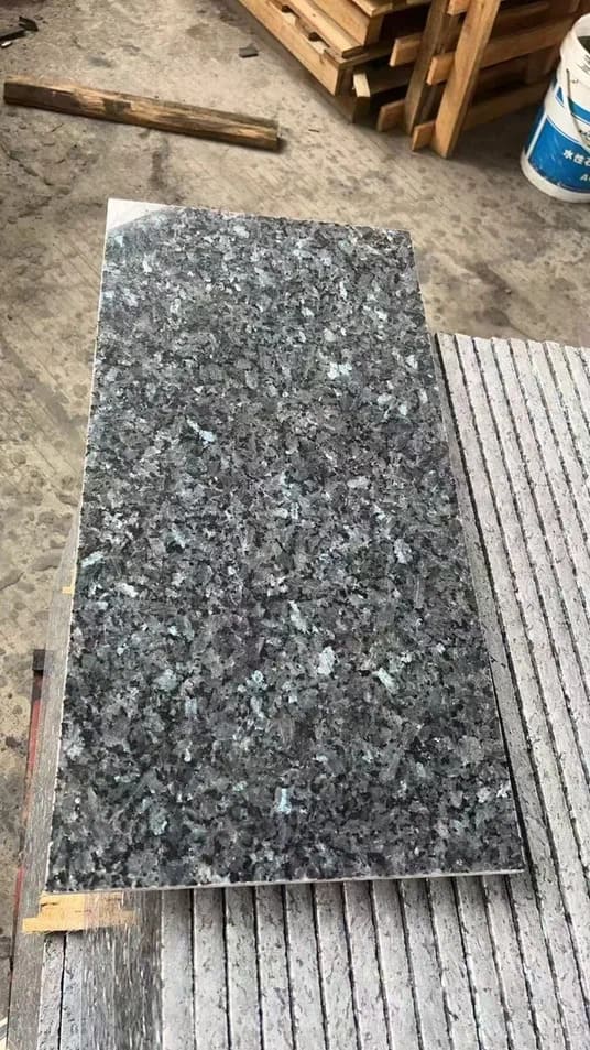 Поставка гранита Blue Pearl и Silver Pearl